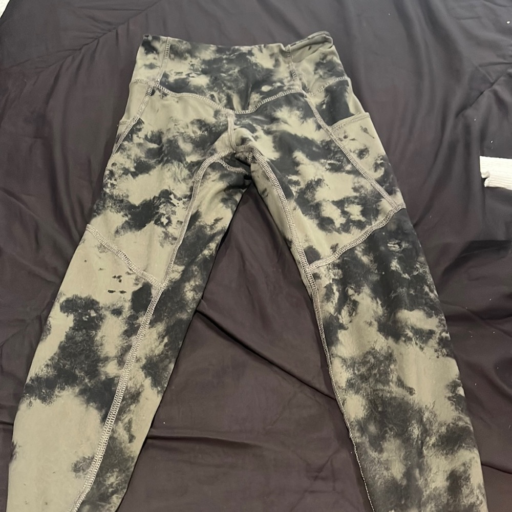 camo black and green tight strechy pocket leggings